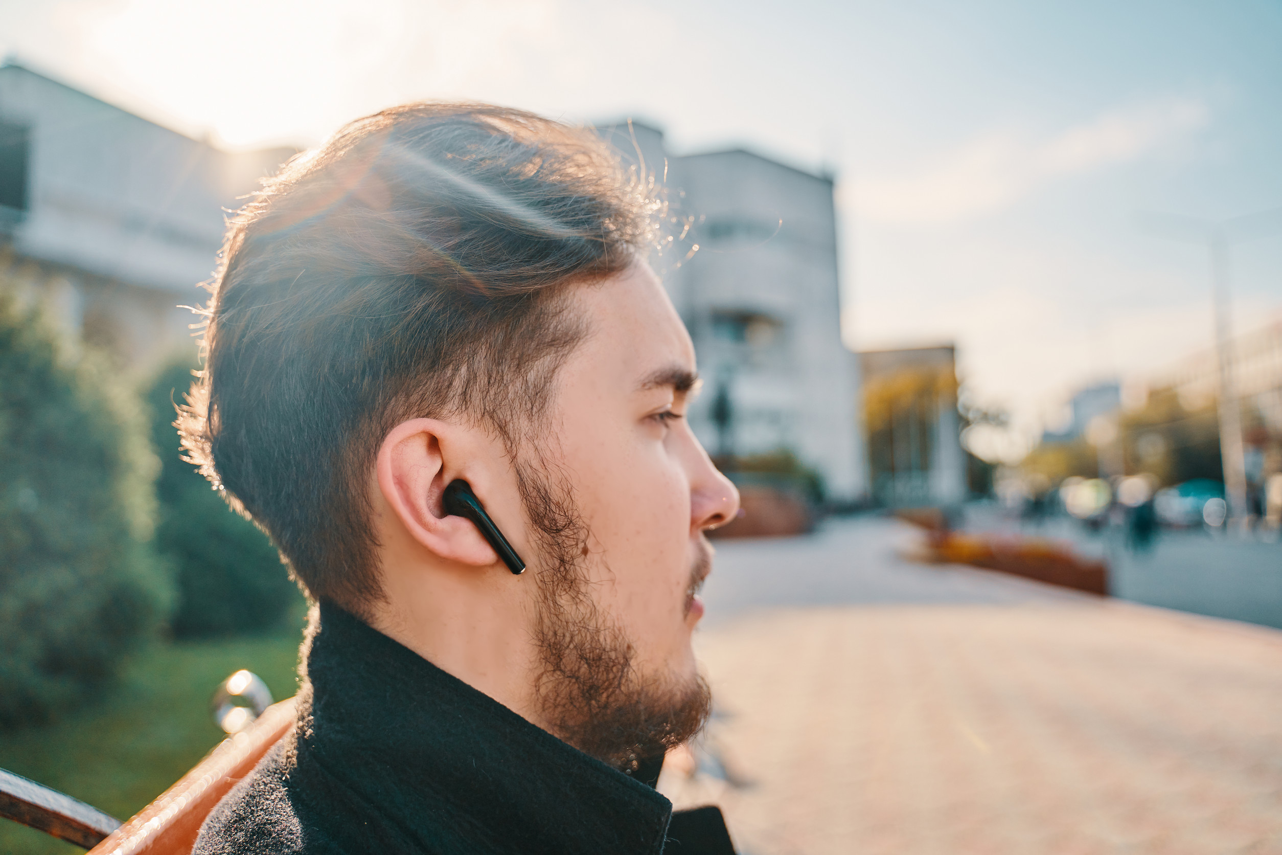 Best Noise Cancelling Earbuds for Travel (2026 Buyer’s Guide)