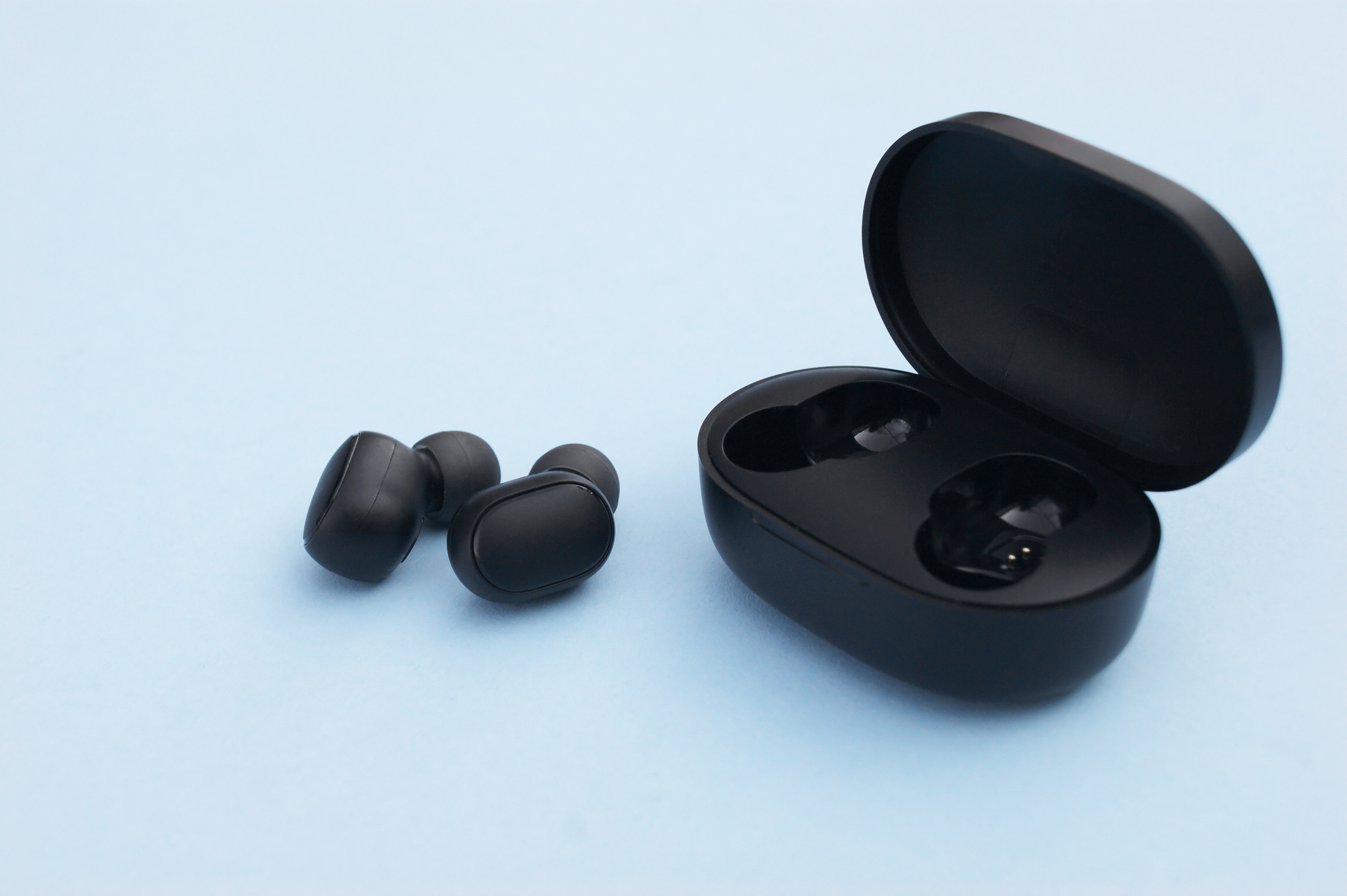 Best Earbuds for Small Ears (Comfort That Actually Fits)